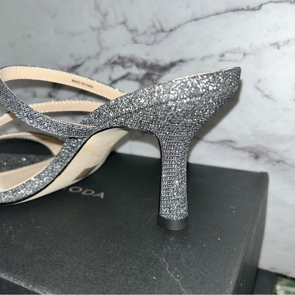 Pelle Moda Silver Strappy Heels NWT - Picture 9 of 15